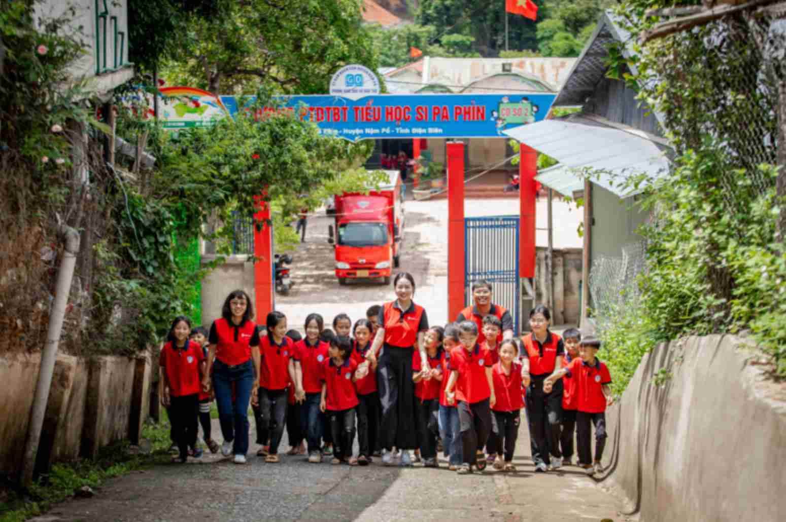 Thắp lửa yêu thương nơi bếp ăn vùng cao Điện Biên